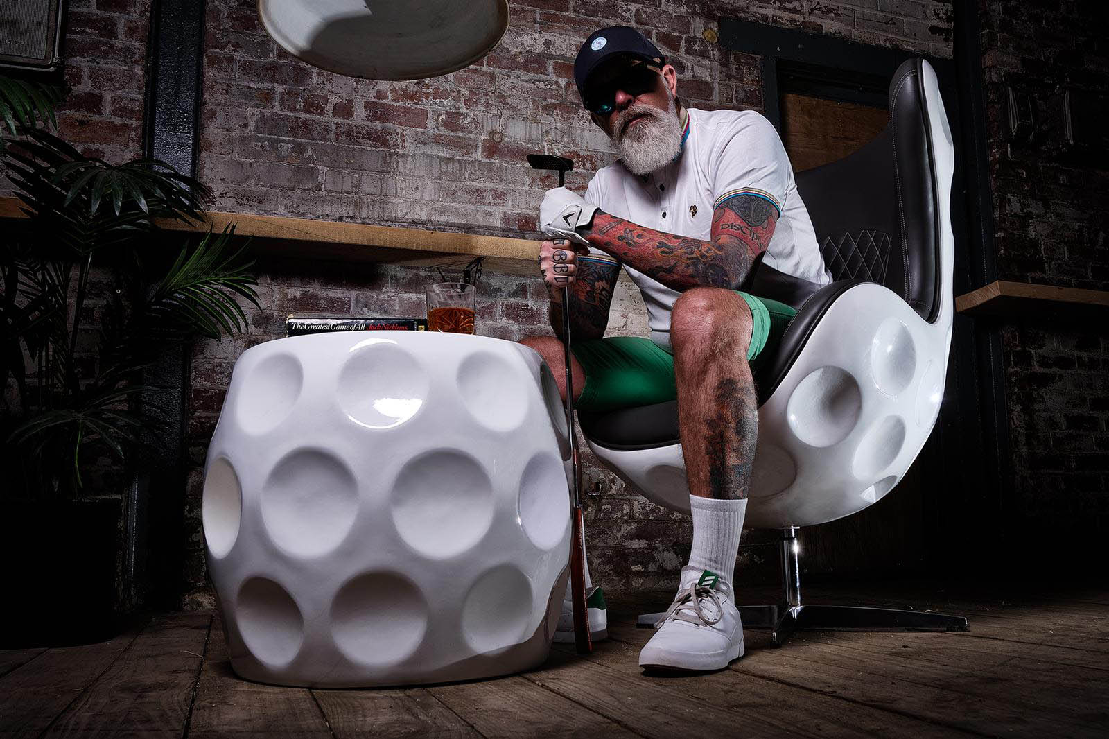 man-cave-dimple-designed-usa-golf-chair-table